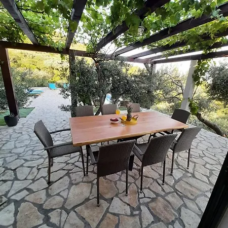 Koza Hills Kastel Luksic